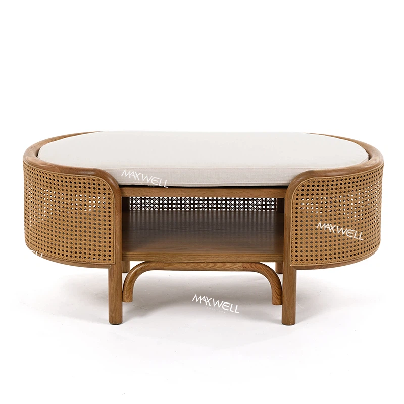 Svadobný konferenčný stolík z masívneho dreva